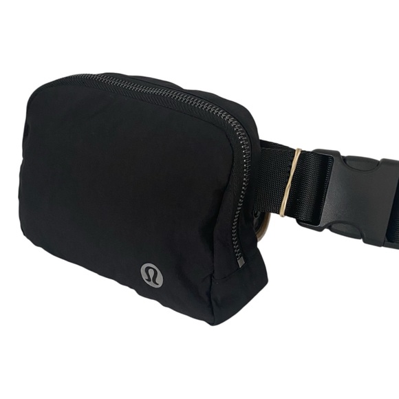 Lululemon Everywhere Black Nylon Belt Bag Fanny Pack - NWOT - Picture 1 of 9